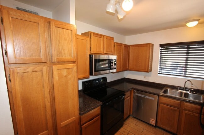 Photo - 2 Bedroom Condo in Pineview Village | Ground-Level Unit Unidad 110