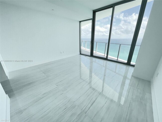 Photo - 2 br, 2.5 bath Condo - 15701 Collins Ave U... Unit 4003