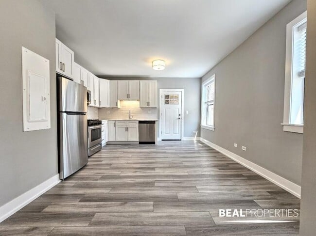 Building Photo - 1 bedroom in CHICAGO IL 60613 Unit N3 Rental