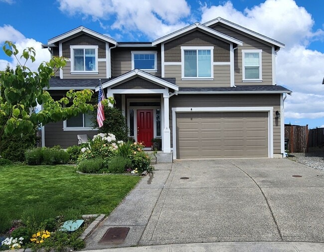 Building Photo - Gem Heights Area Luxury Rental