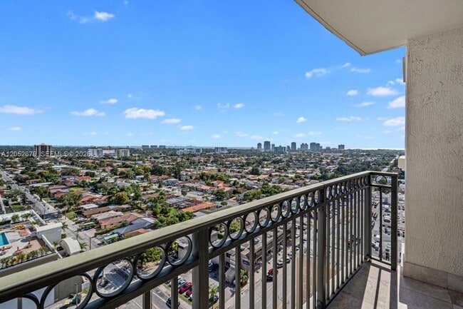 Photo - 3232 SW 22nd St Unit 17