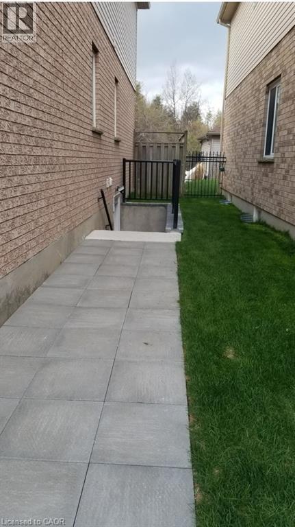 Photo - 18 Hawkswood Dr