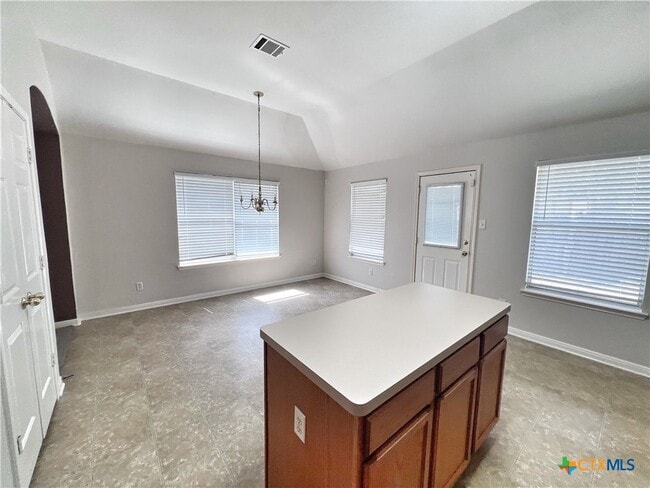 Photo - 347 Meadow Park