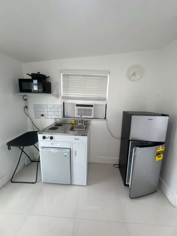 Building Photo - 6242 SW 24th St