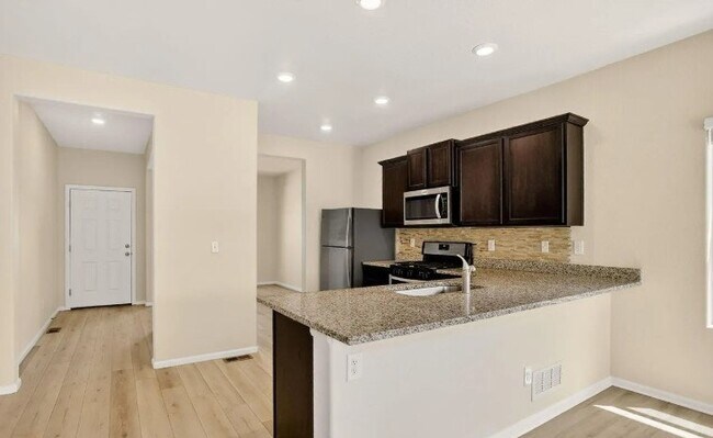 Photo - 308 Bowles St