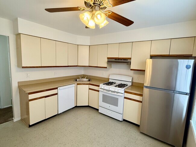 Kitchen - 285 S Lincoln Ave Unidad 3A