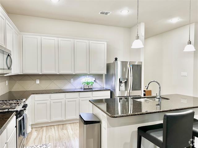 Building Photo - 721 Cromwell Dr Rental