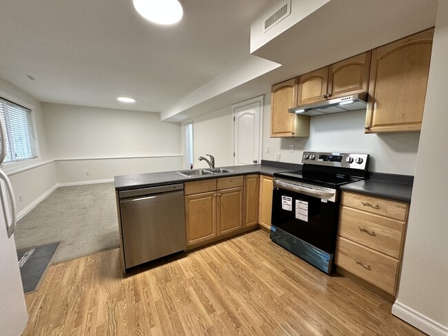 Building Photo - 46450 Armstrong Pl