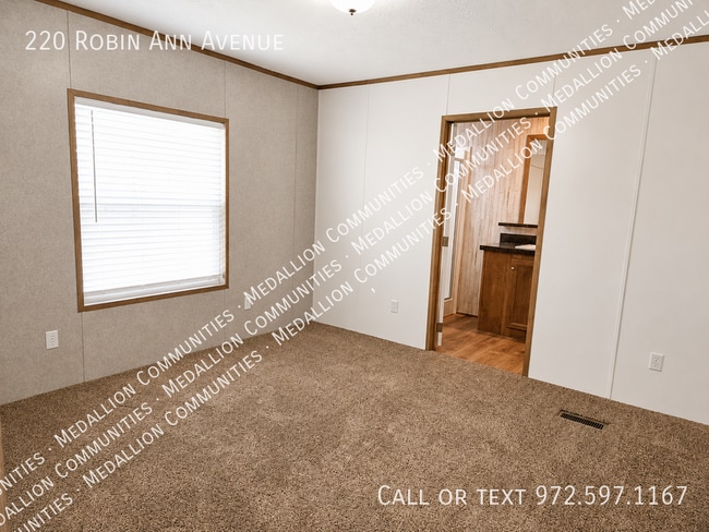 Photo - 220 Robin Ann Ave