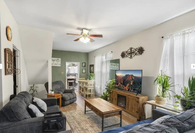 Photo - 905 6th Ave N