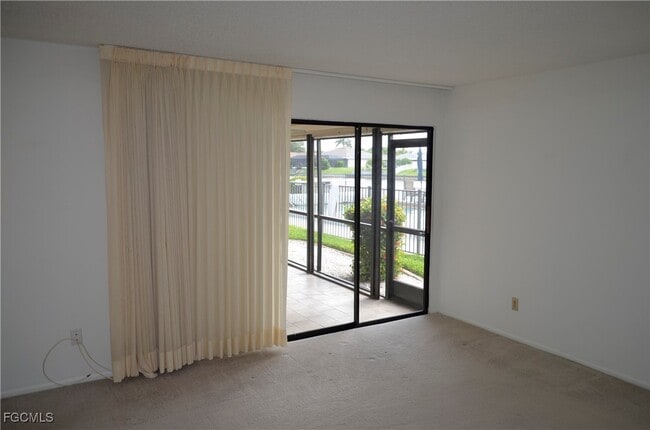 Building Photo - 4009 SE 11th Pl Unit 201