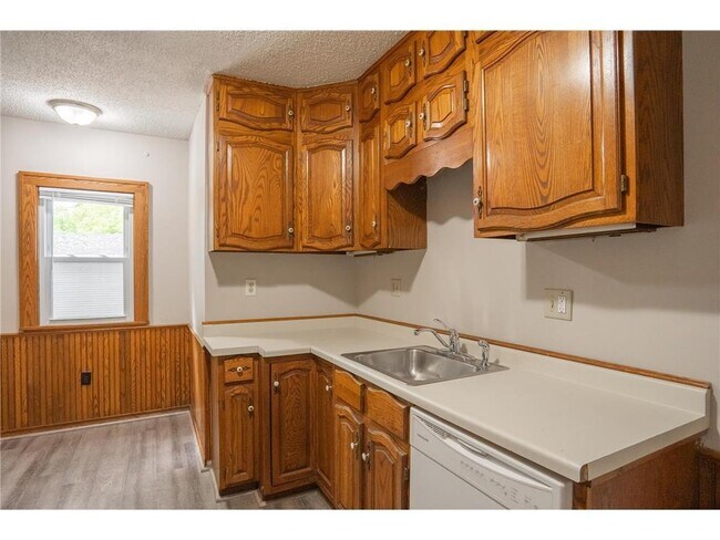 Photo - 3555 N Queen Ave