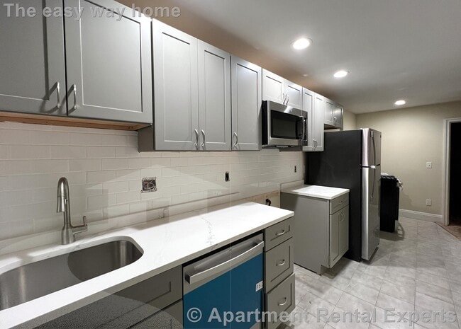 Building Photo - 15 Linnaean St Rental