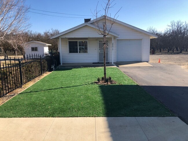 Building Photo - NOW AVAILABLE!! QUAINT HOME IN NEWMAN OUT IN THE COUNTRY