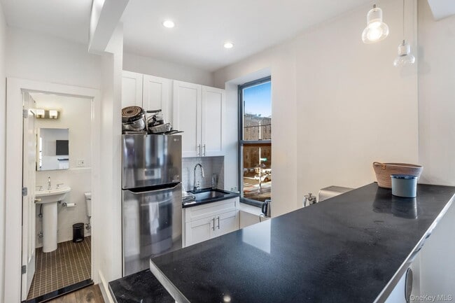 Photo - 16-84 Woodbine St Unidad 3B