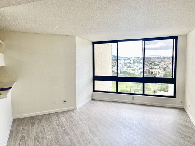 Building Photo - One bedroom one bath in Highly Desirable B... Unit 1715