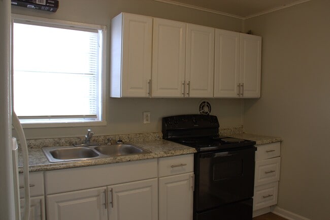 Photo - 1709 Oakwood Ave NE