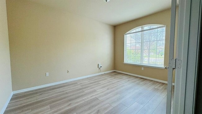 Photo - 2625 Etta May Ln