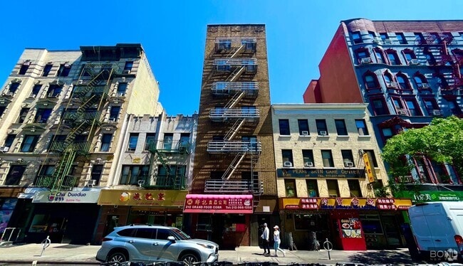 Building Photo - 212 Grand St Unit 3B Rental