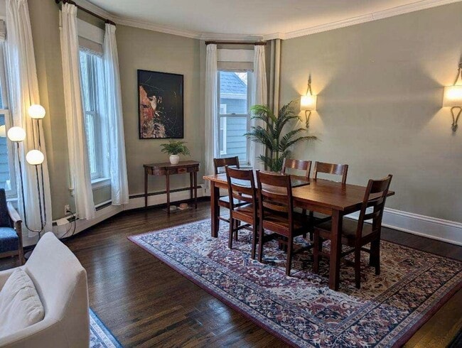 Photo - Stunning 3 bedroom main floor unit in prime Saint Paul location.