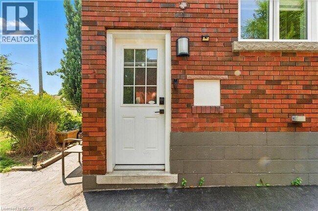 Photo - 90 Toby Crescent