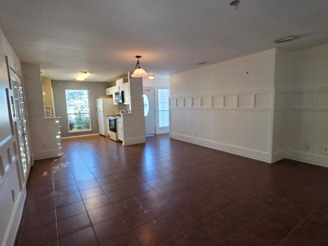 Photo - 121 Amelia Ct
