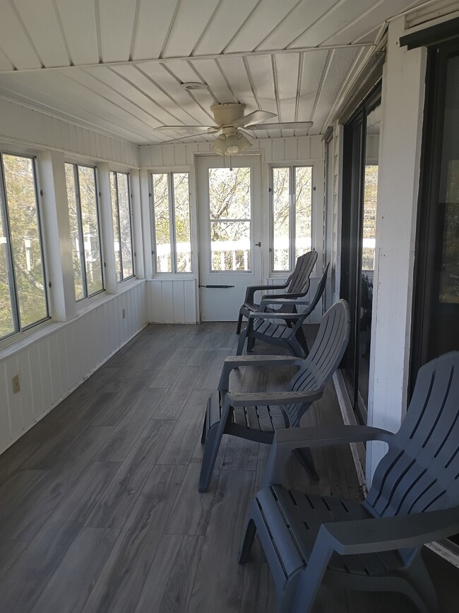 Photo - 111 S Oak Ct