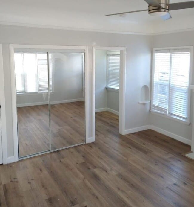839 W 43rd Pl Unit 4