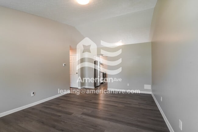 Photo - 1903 E Redfern Way