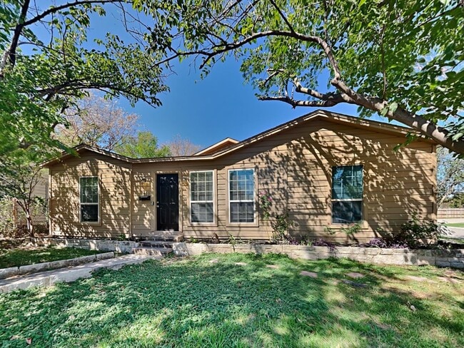 Building Photo - Updated 4-Bedroom Corner Lot Home with Granite Kitchen in Irving, TX