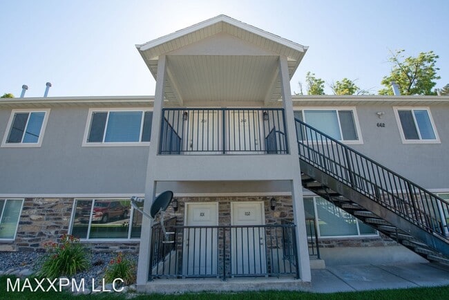 Photo - 656 W Meadow Dr