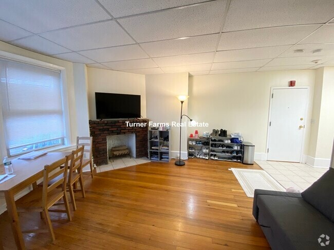 Building Photo - 879 Beacon St Rental