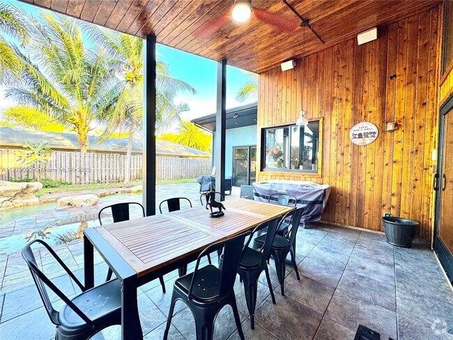 Building Photo - 3699 Lakeview Blvd Rental