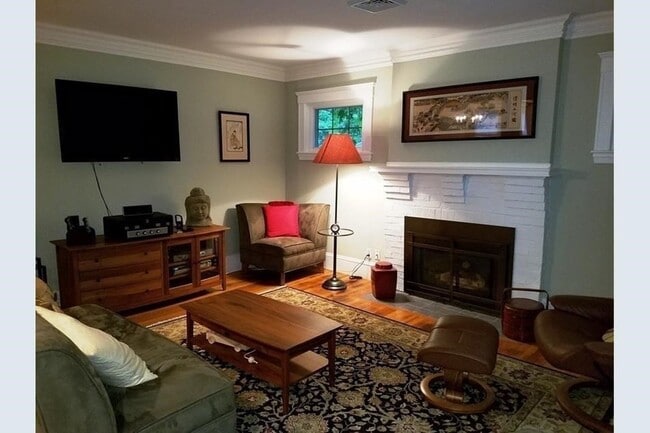 Photo - 12 Athelstane Rd Unit 1