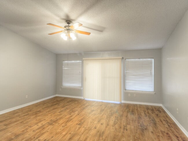 Photo - 313 Johns Glen Dr