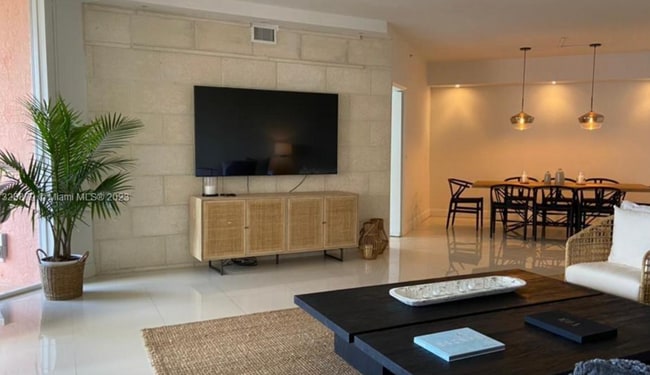 Photo - Beautiful 3 bedroom unit furnished for Ren...