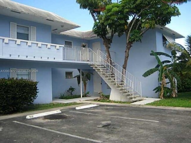 Building Photo - 7550 SW 82nd St Unit F204