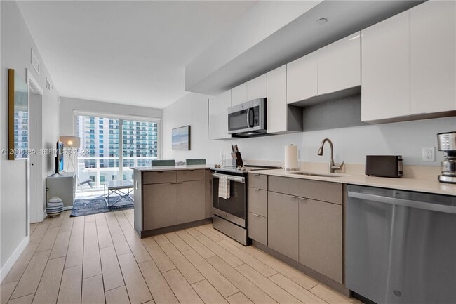 Photo - 321 NE 26th St Unidad 816