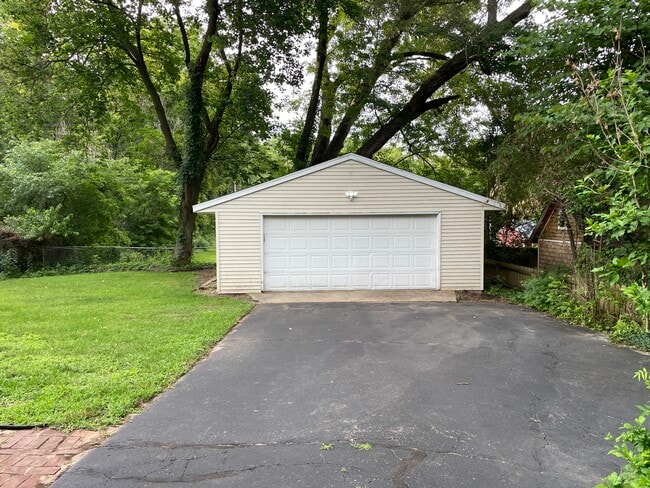 Photo - 902 Pioneer St