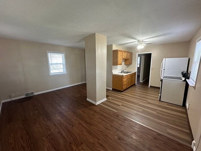 Photo - $1100 - 2 Bedroom Home