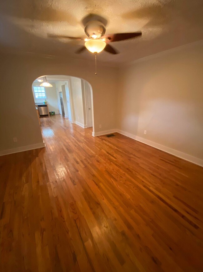 Photo - 1946 Memorial Dr SE