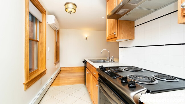 Building Photo - 29 Phillips St Unit 3