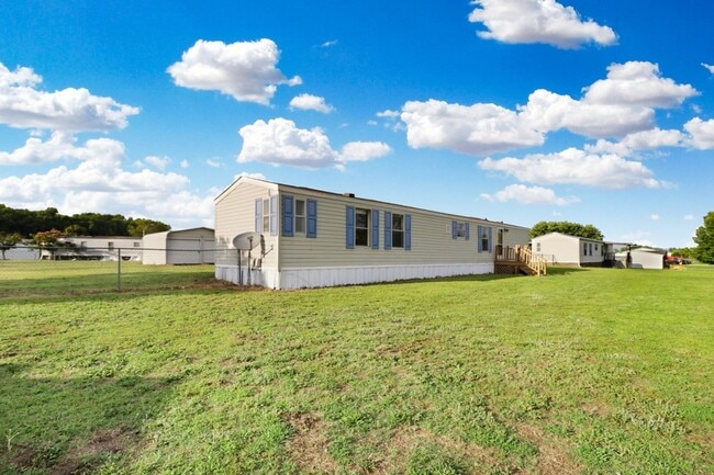 Photo - 2 BR, 2 BA Mobile Home w/ 2-Car Detached G...