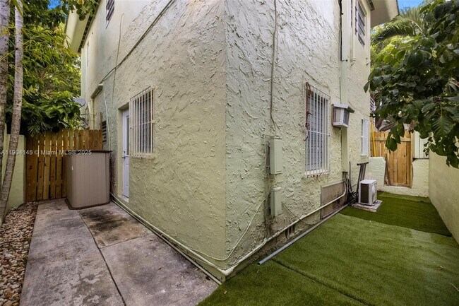 Photo - 2822 Pine Tree Dr Unit 5