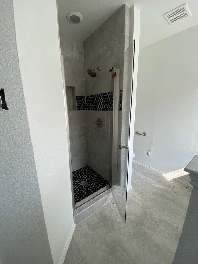 Photo - 3017 Hillsdale Ave