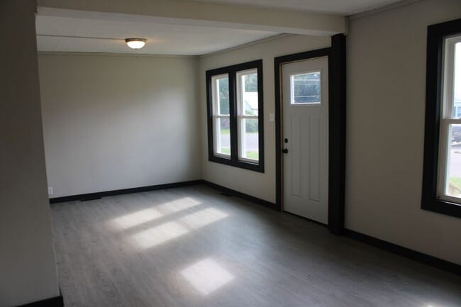 Building Photo - 317 S 6th St Rental