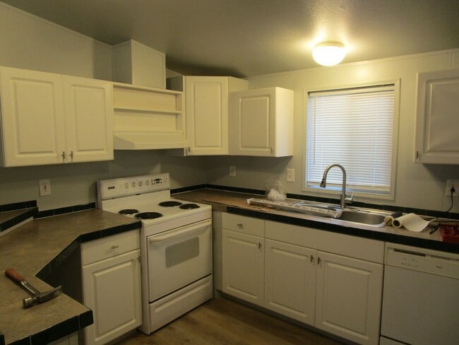 Photo - 3 Bedroom, 2 Bathroom Updated Home South o...