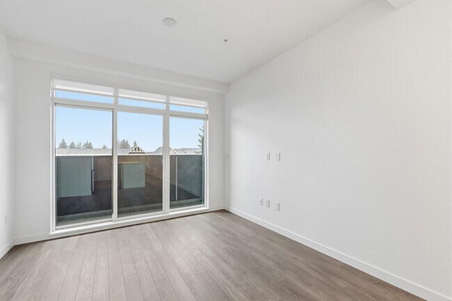 Photo - 8509-8158 158 St