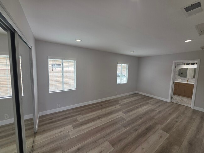 Photo - 10303 Arminta St