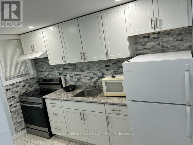 Photo - 4 Lascelles Blvd